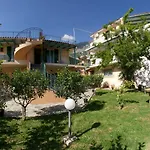 玛利亚公寓酒店 4* 劳德哈塔